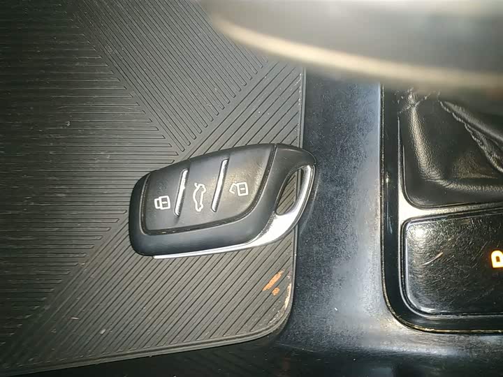 Фото 9 - Roewe i5