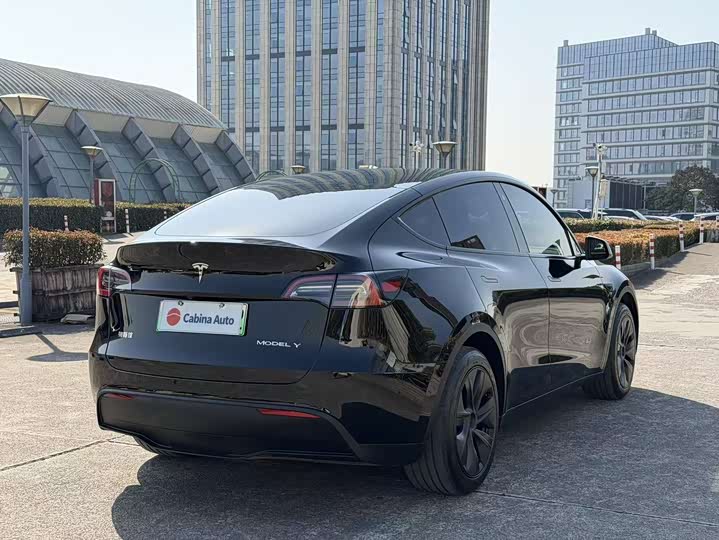 Фото 6 - Tesla Model Y