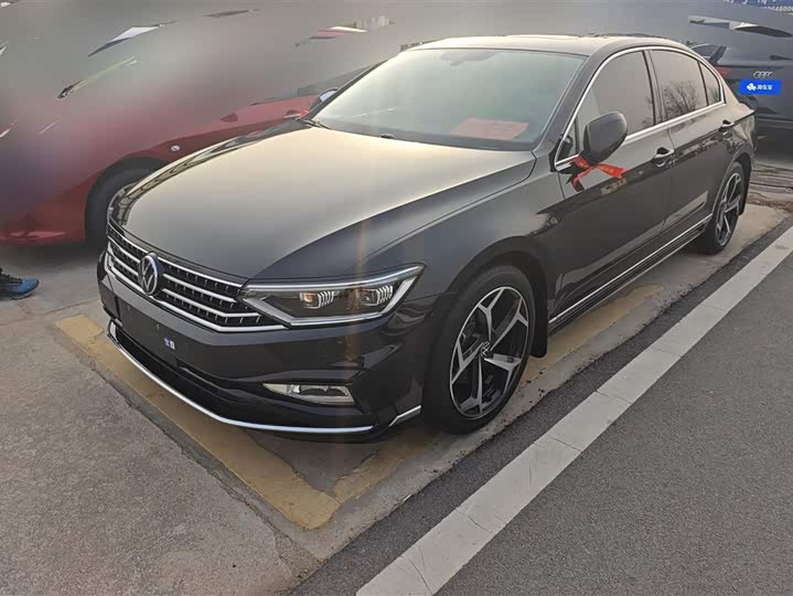 Фото 1 - Volkswagen Magotan