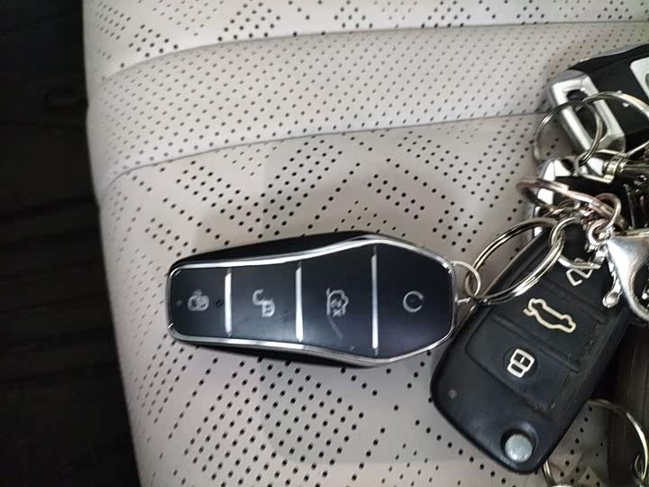 Фото 9 - BYD Yuan Up