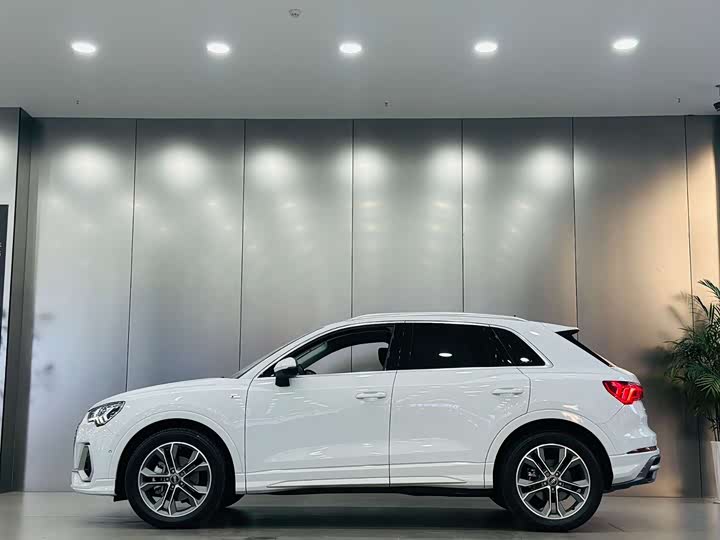 Фото 8 - Audi Q3