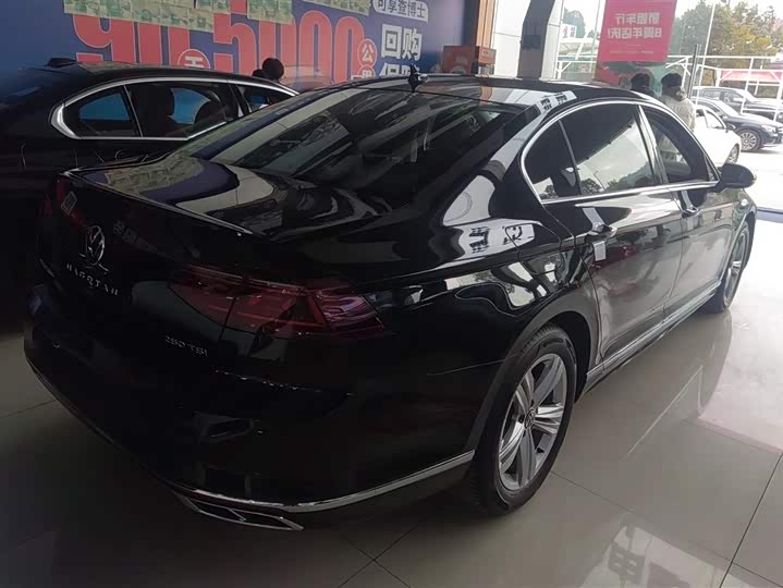 Фото 3 - Volkswagen Magotan