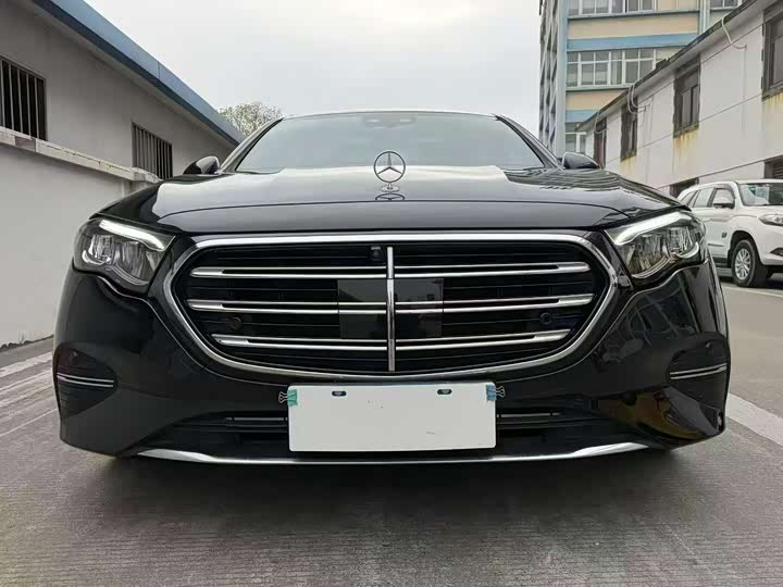 Фото 2 - Mercedes-Benz E-Class