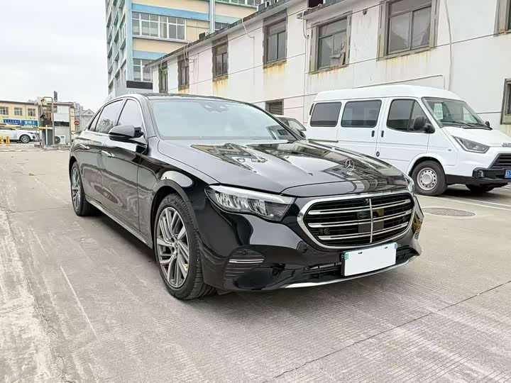 Фото 3 - Mercedes-Benz E-Class