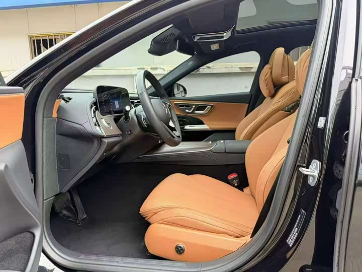 Фото 4 - Mercedes-Benz E-Class