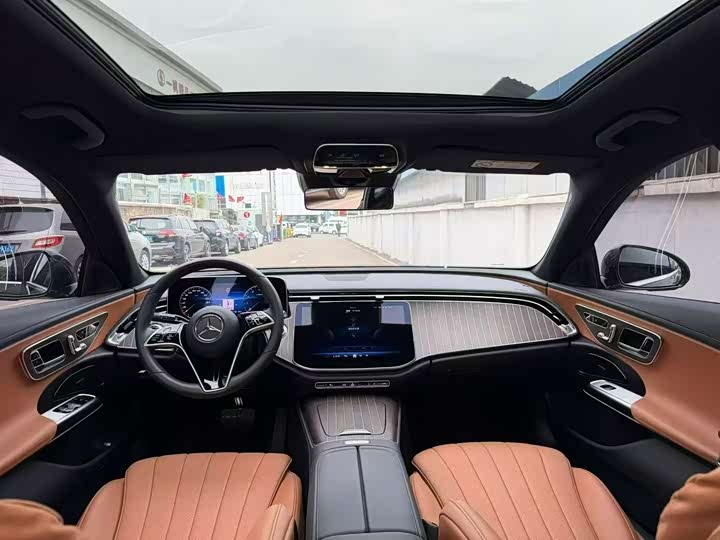 Фото 5 - Mercedes-Benz E-Class