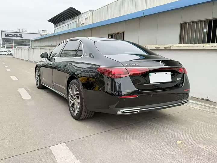 Фото 7 - Mercedes-Benz E-Class