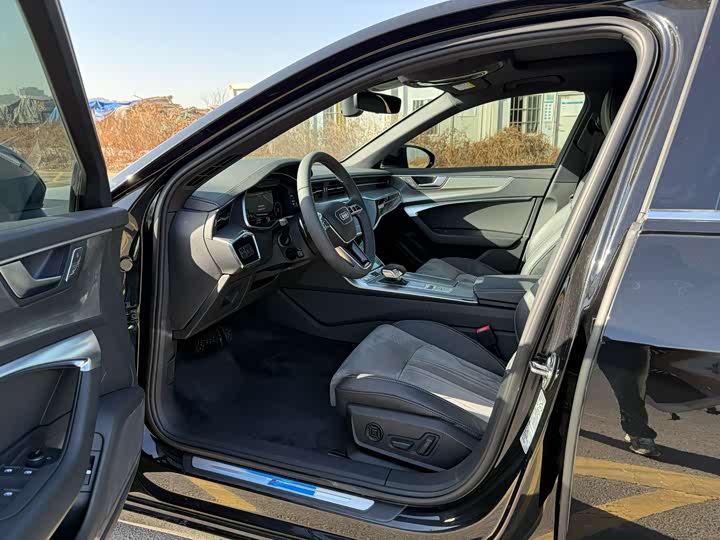 Фото 5 - Audi A6L