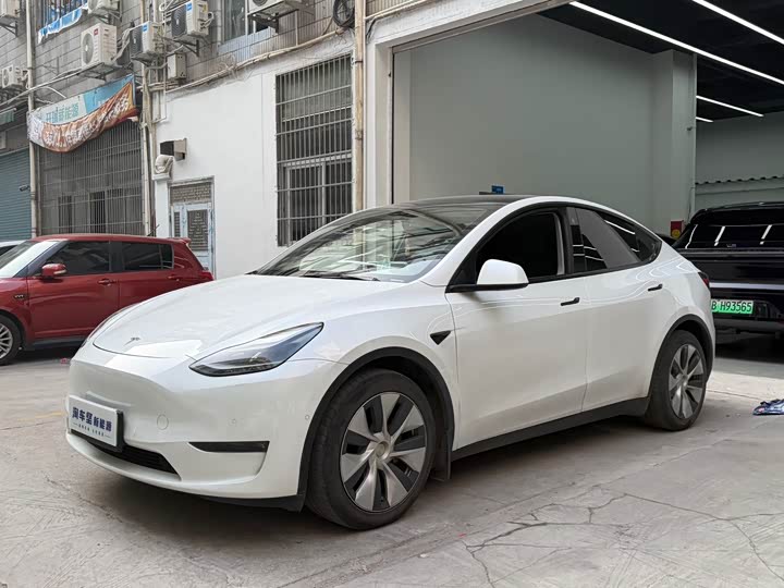 Фото 1 - Tesla Model Y