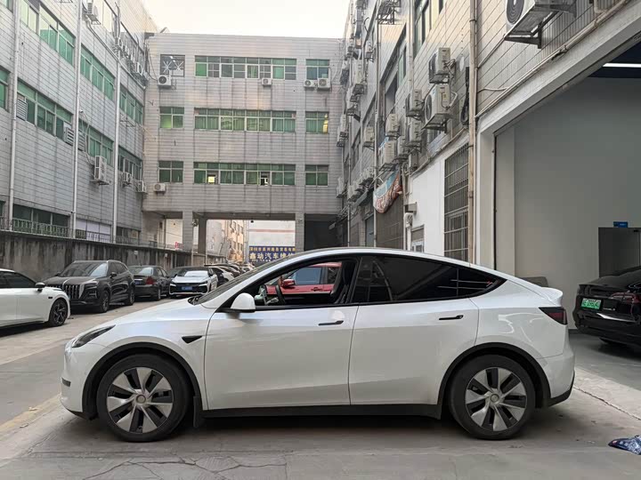 Фото 2 - Tesla Model Y