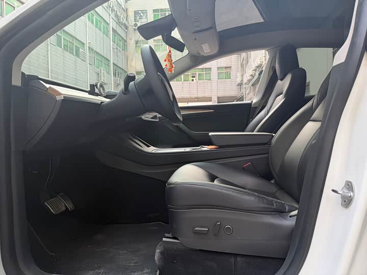 Фото 6 - Tesla Model Y