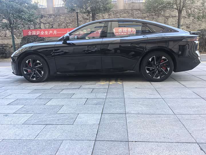 Фото 2 - Dongfeng Yipai eπ 007