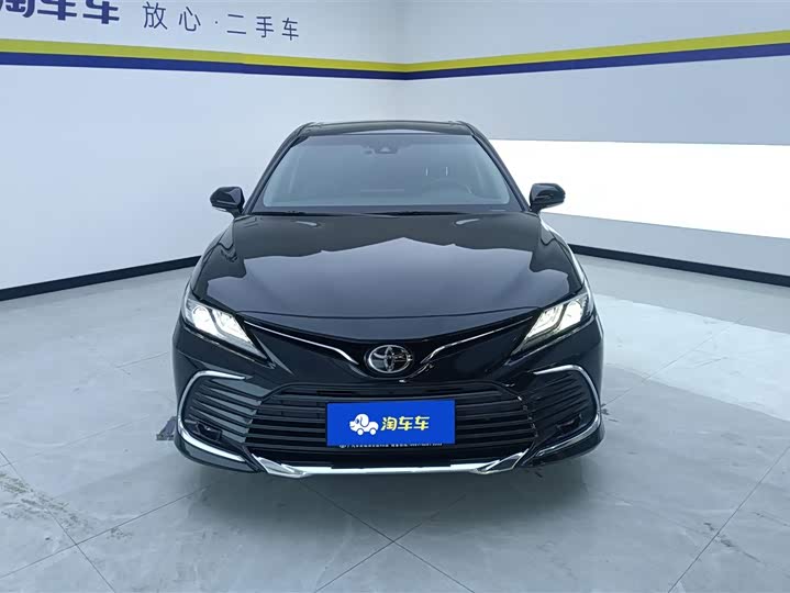 Фото 2 - Toyota Camry
