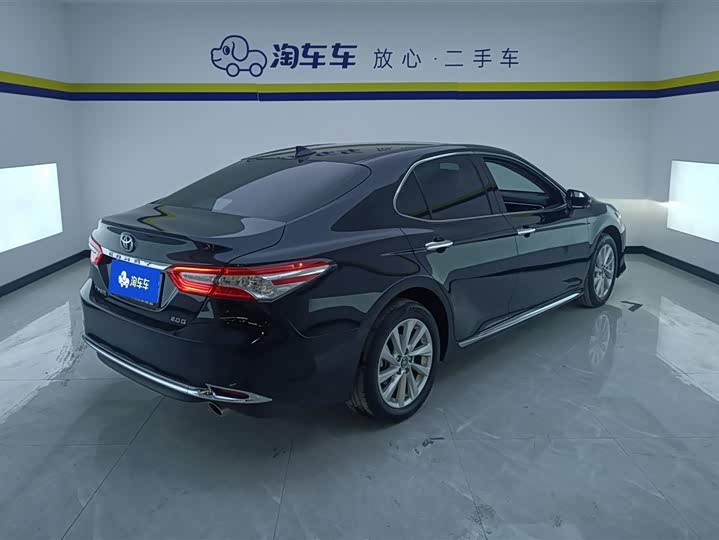 Фото 3 - Toyota Camry