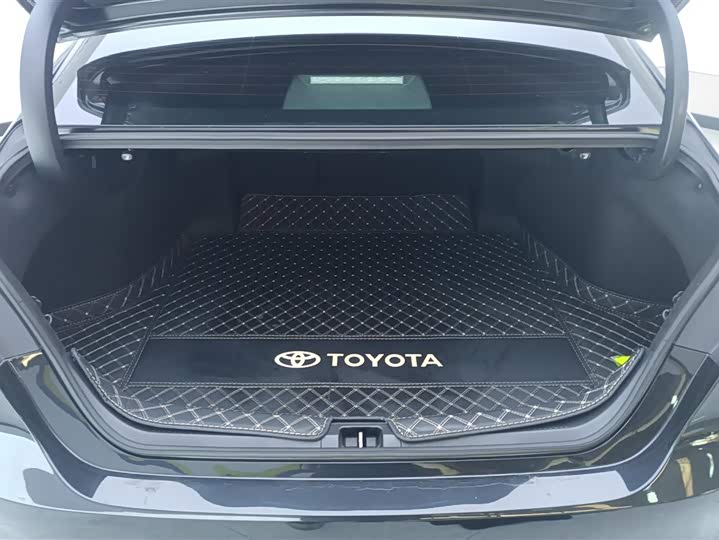 Фото 4 - Toyota Camry