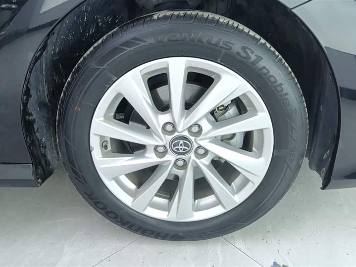 Фото 6 - Toyota Camry