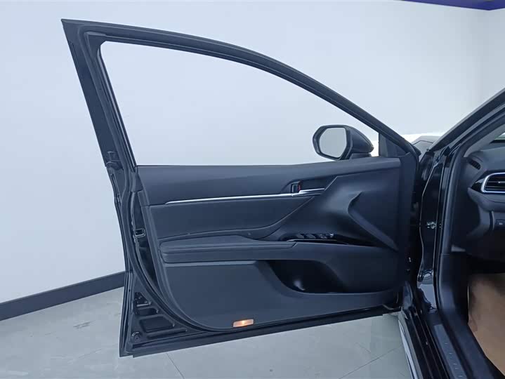 Фото 7 - Toyota Camry