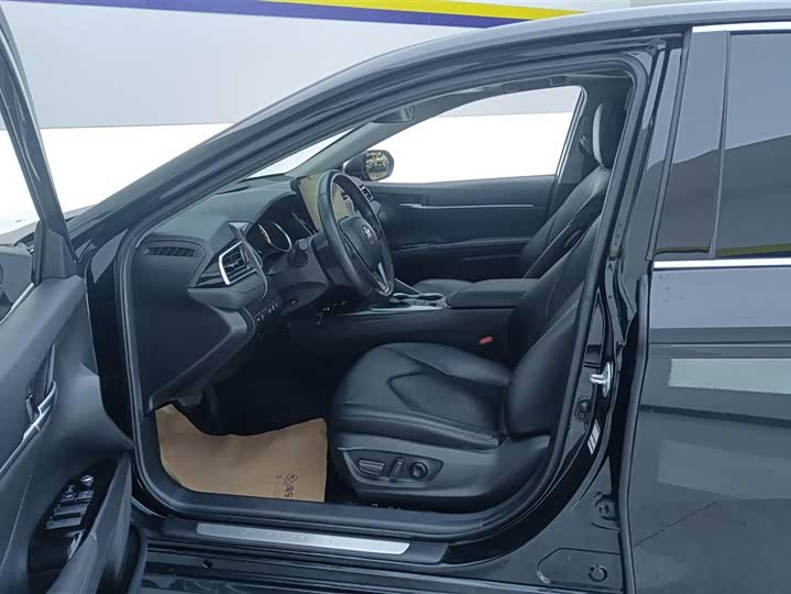 Фото 9 - Toyota Camry