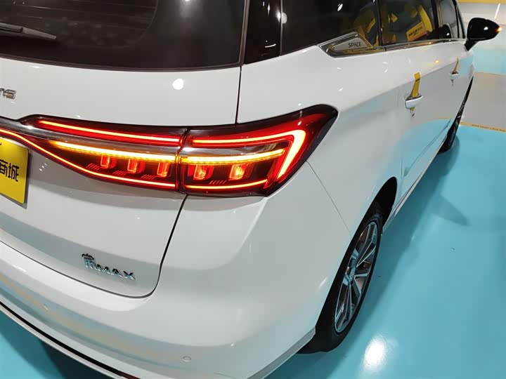 Фото 8 - BYD Song Max