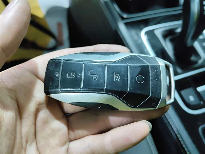 Фото 9 - BYD Song Max