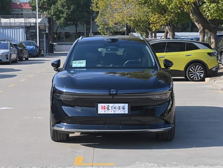 Фото 2 - Zeekr 7X