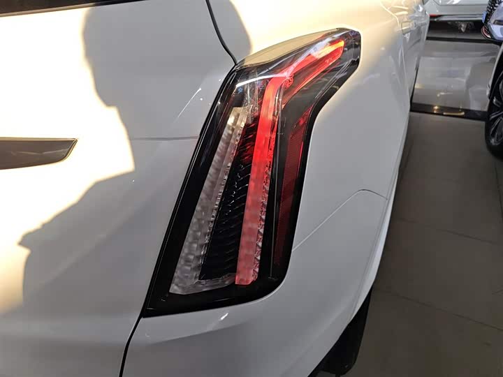 Фото 8 - Cadillac XT5