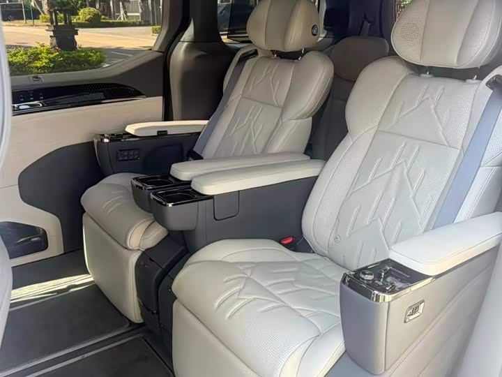 Фото 3 - Zeekr 009