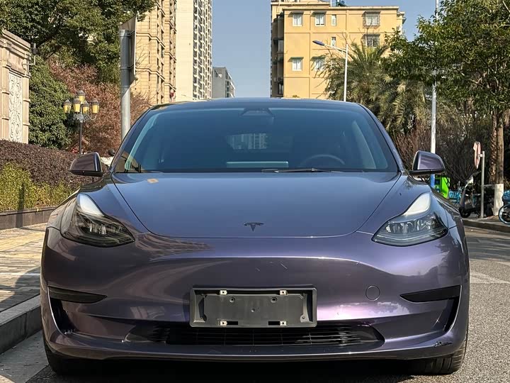 Фото 2 - Tesla Model 3