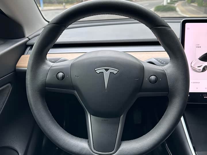 Фото 9 - Tesla Model 3
