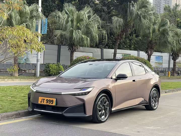 Фото 1 - Toyota bZ3