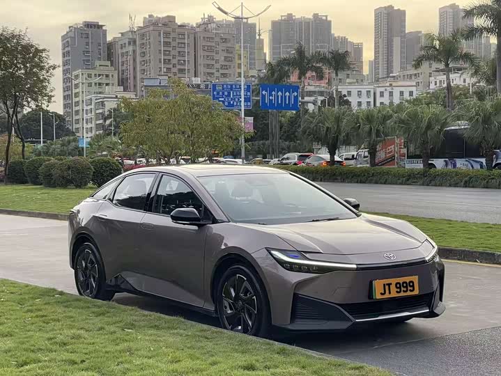 Фото 3 - Toyota bZ3