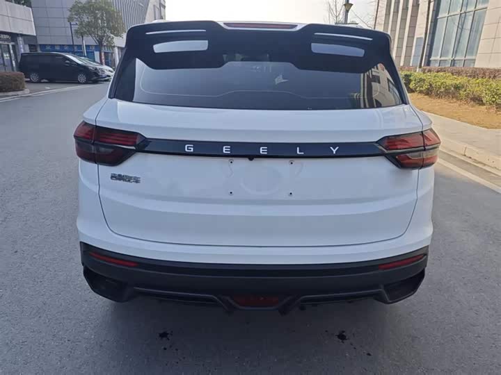 Фото 8 - Geely Coolray