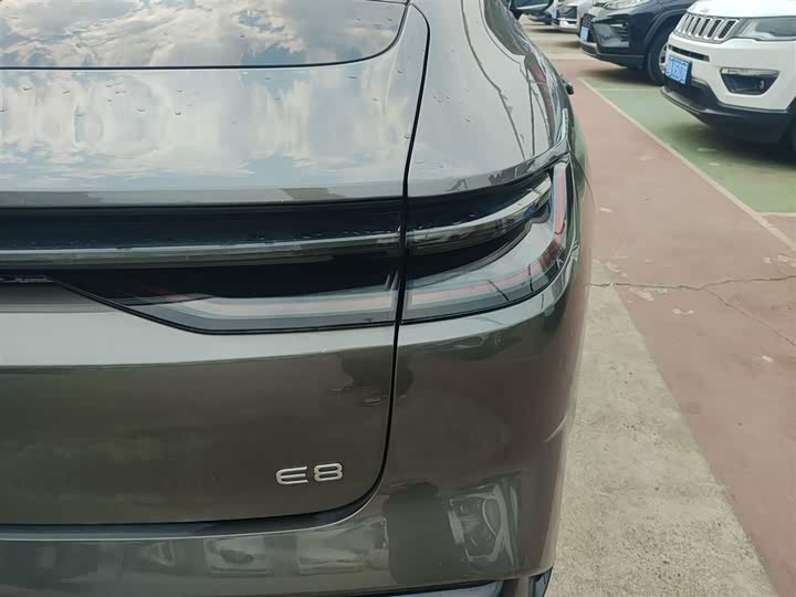 Фото 8 - Geely Galaxy E8