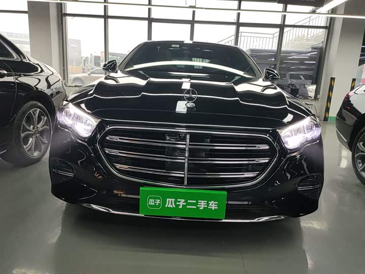 Фото 3 - Mercedes-Benz E-Class