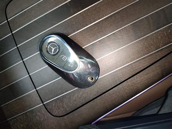 Фото 9 - Mercedes-Benz E-Class