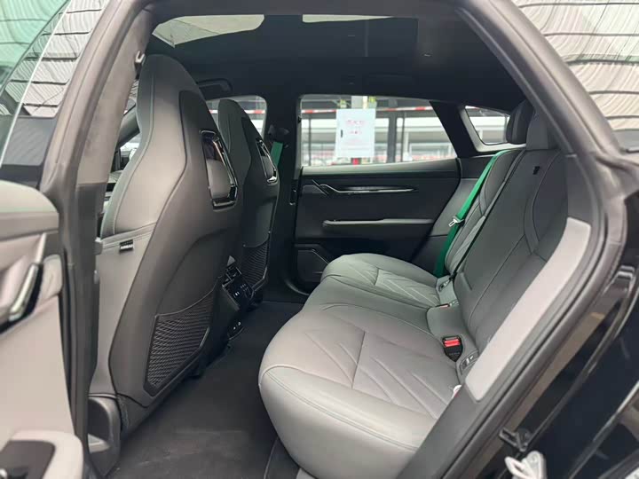 Фото 6 - Zeekr 001