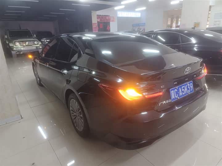 Фото 5 - Toyota Camry