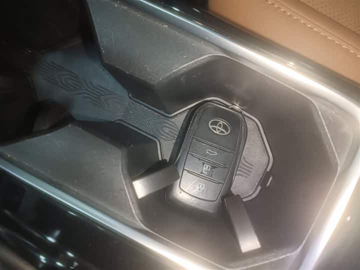 Фото 9 - Toyota Camry