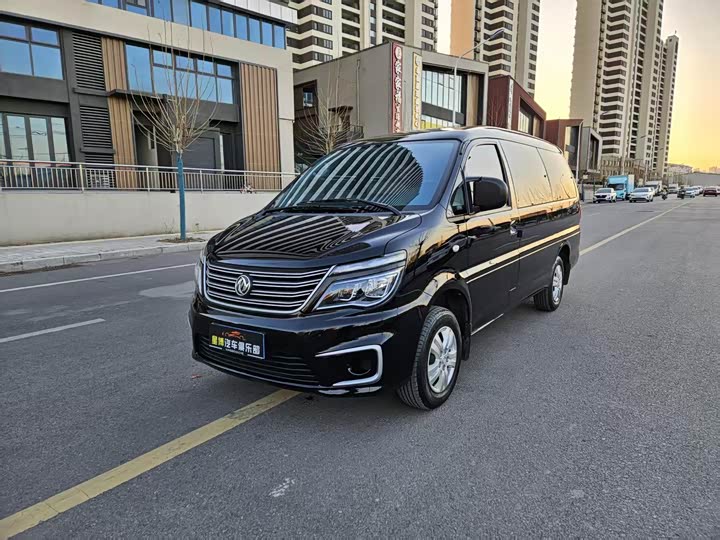 Фото 1 - Dongfeng Forthing Lingzhi M5