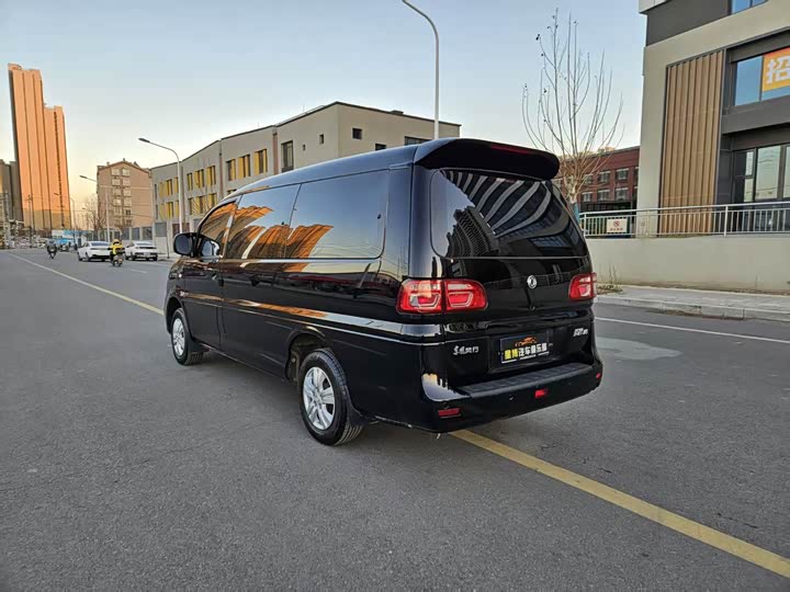 Фото 3 - Dongfeng Forthing Lingzhi M5