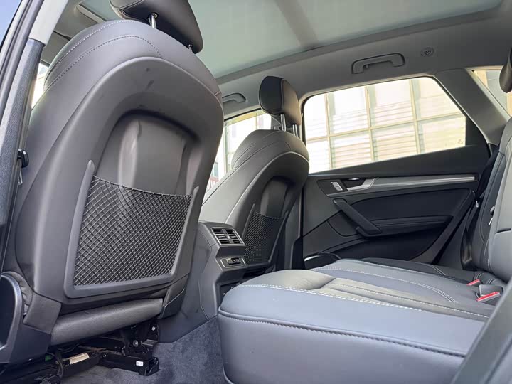 Фото 6 - Audi Q5L