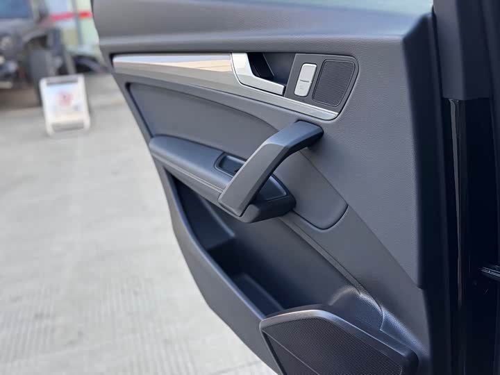 Фото 9 - Audi Q5L