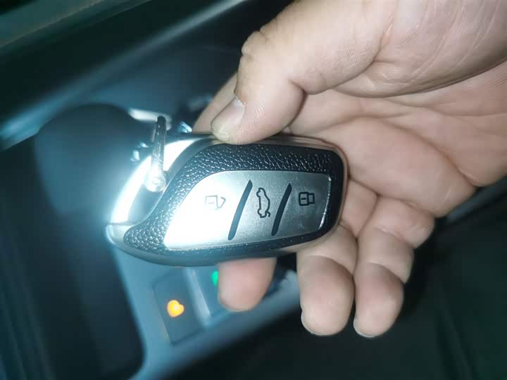 Фото 9 - Roewe D5X DMH