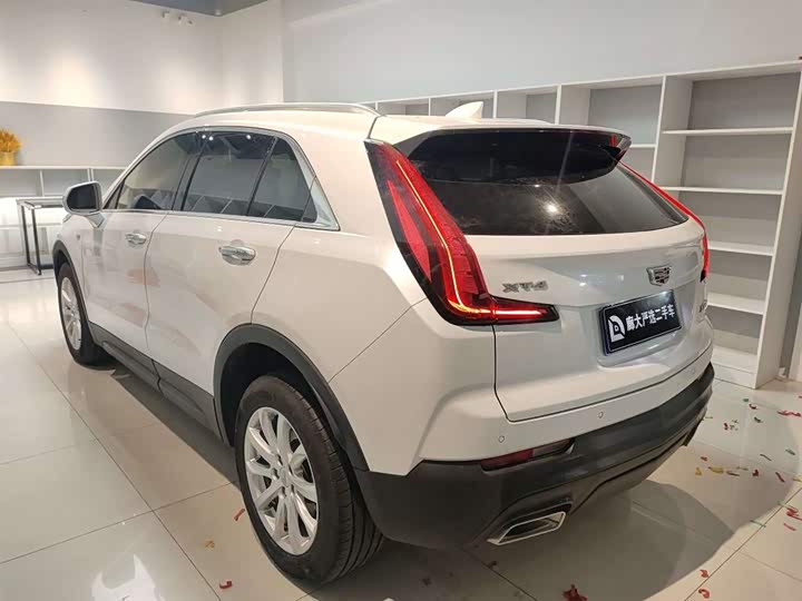 Фото 6 - Cadillac XT4