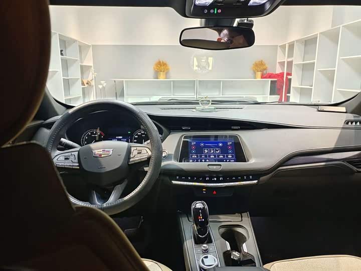 Фото 8 - Cadillac XT4