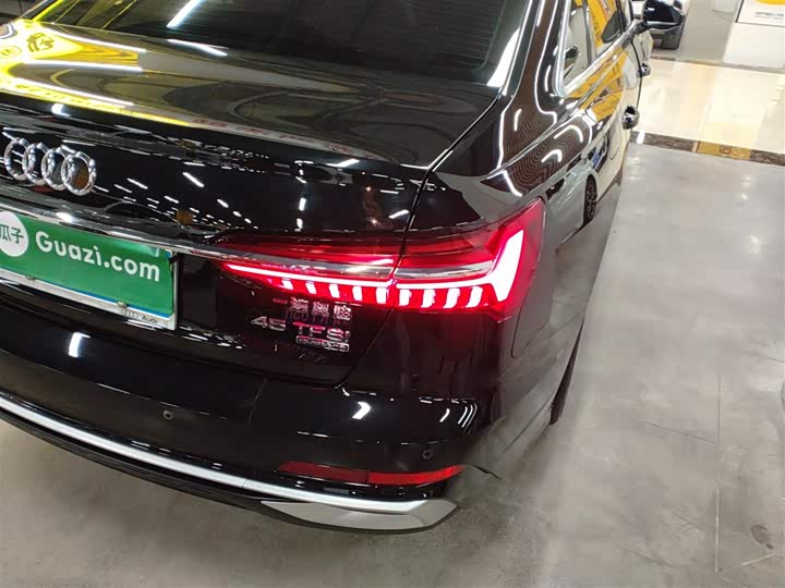 Фото 8 - Audi A6L