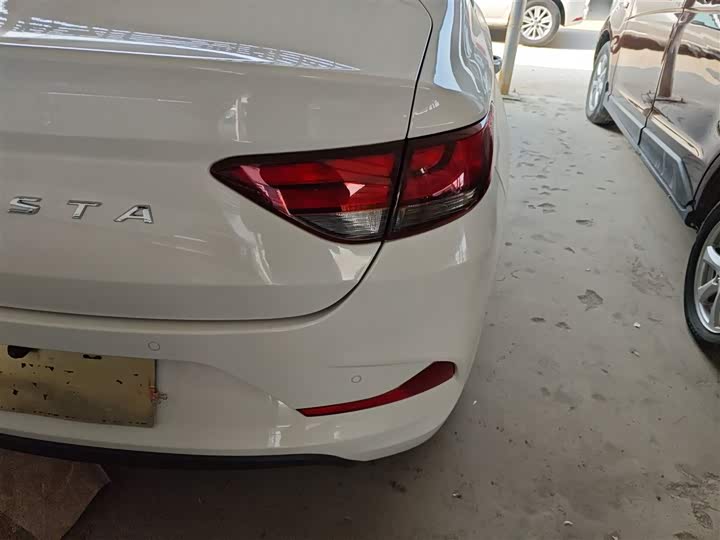 Фото 8 - Hyundai Celesta