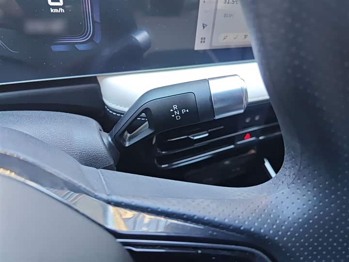 Фото 7 - Geely Geometry E Firefly