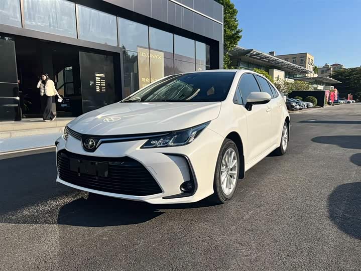 Фото 1 - Toyota Corolla