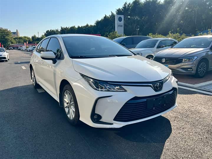 Фото 3 - Toyota Corolla